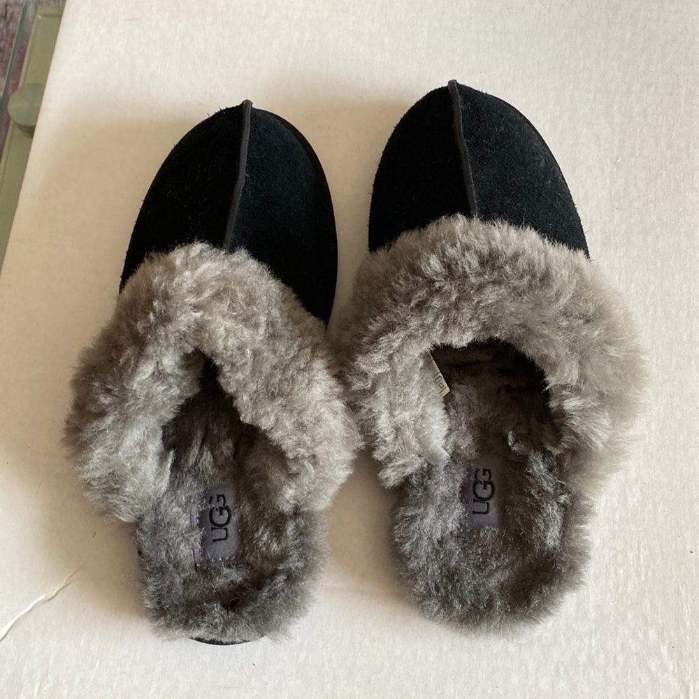 Ugg slippers - never worn